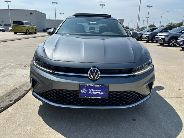 2025 Volkswagen Jetta SE photo 4