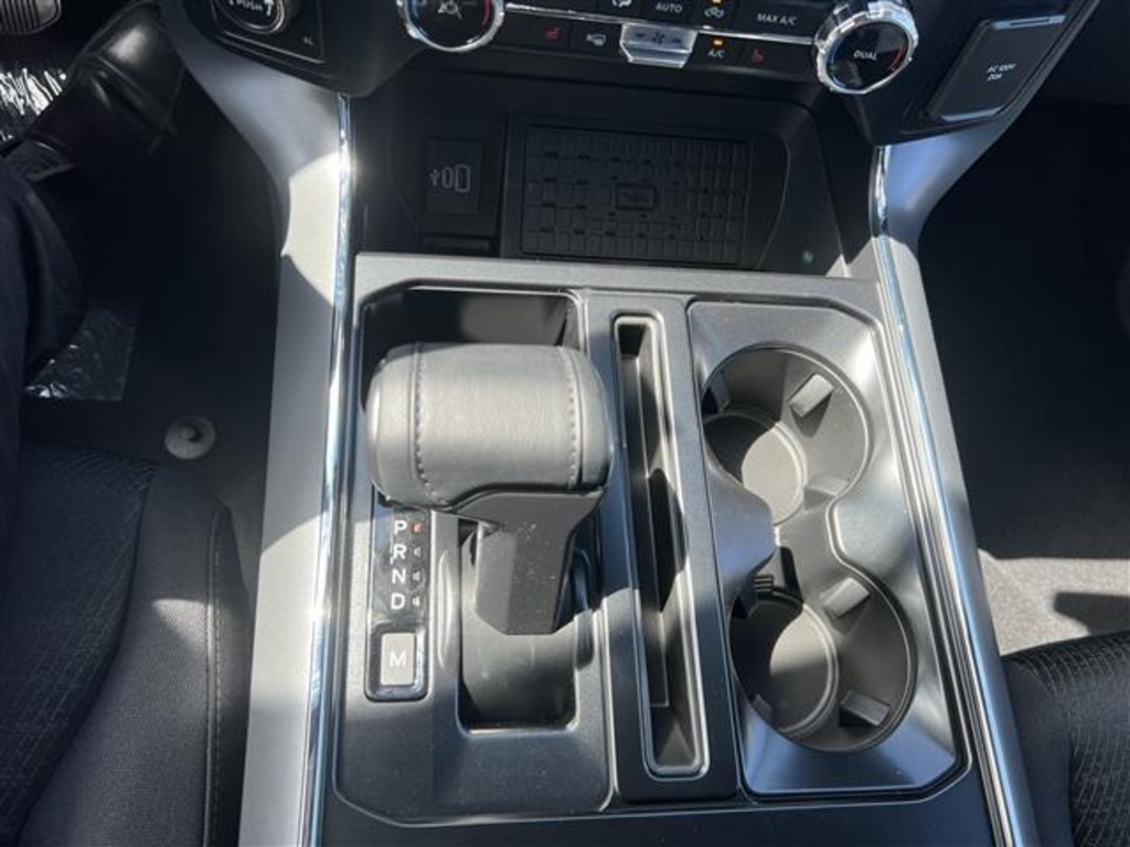 2025 Ford F-150 XLT photo 13