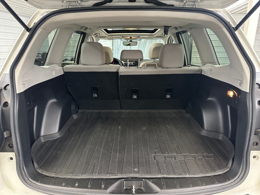 2017 Subaru Forester Premium photo 21