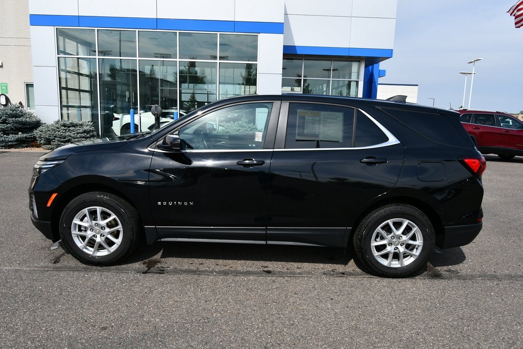 2024 Chevrolet Equinox LT photo 3