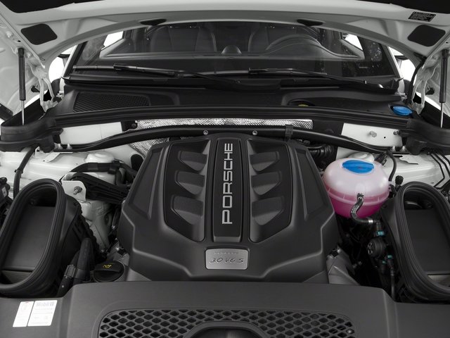 2018 Porsche Macan Turbo photo 2