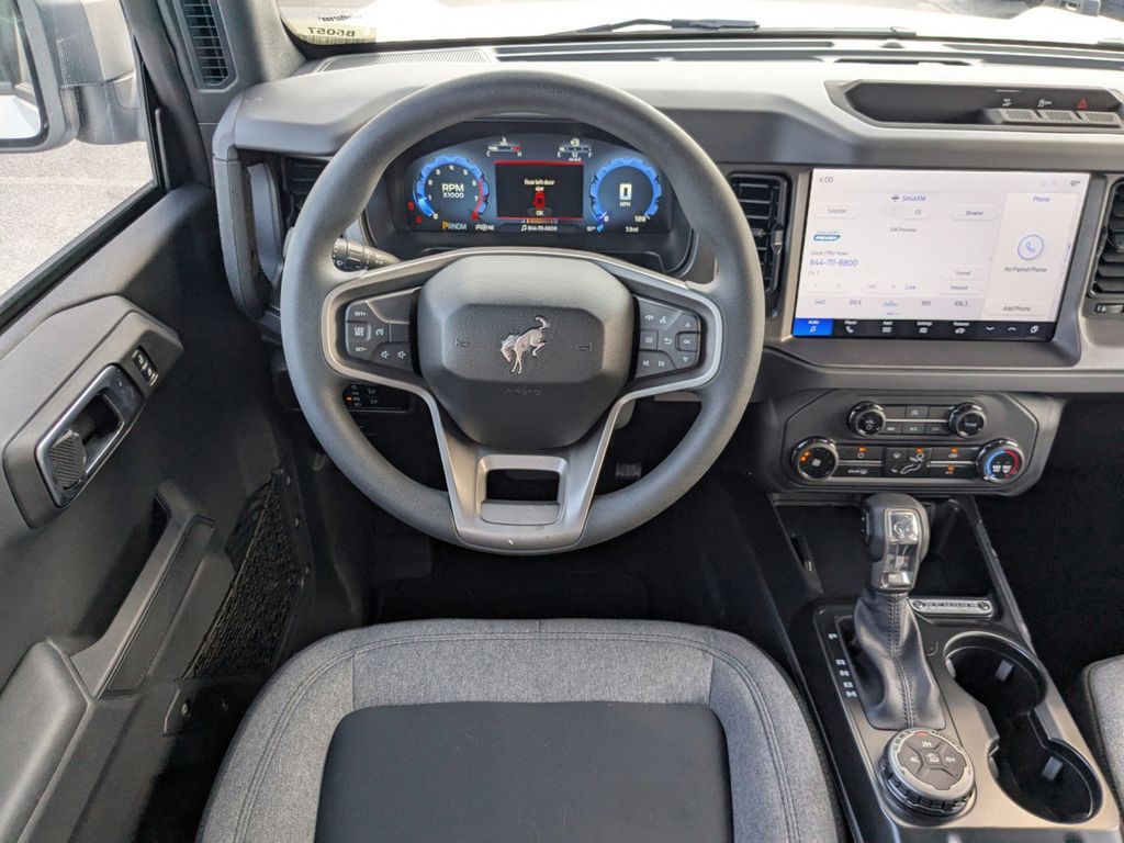 2025 Ford Bronco Base photo 14