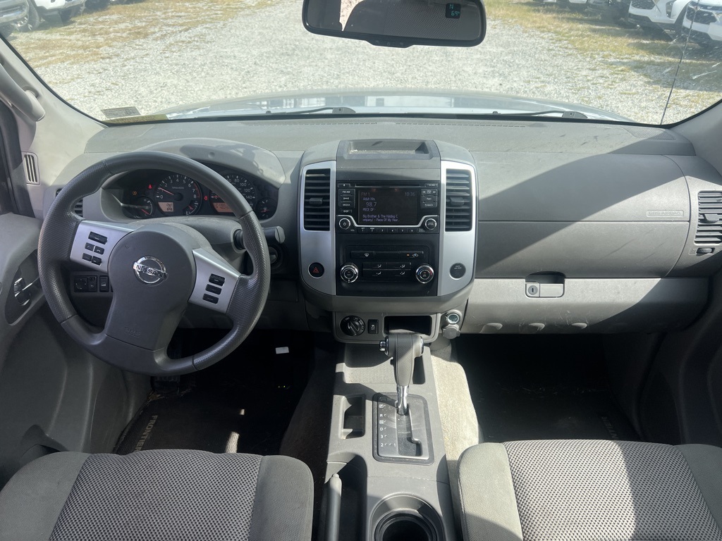 2015 Nissan Frontier SV photo 12