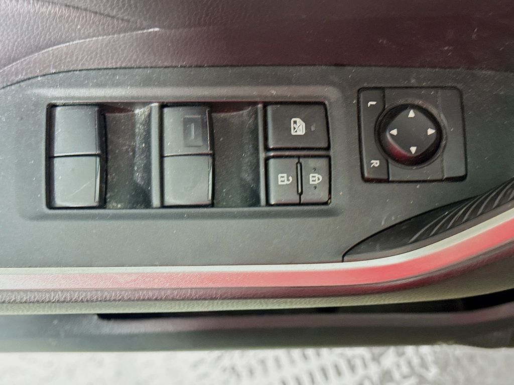 2021 Toyota RAV4 Hybrid LE photo 17