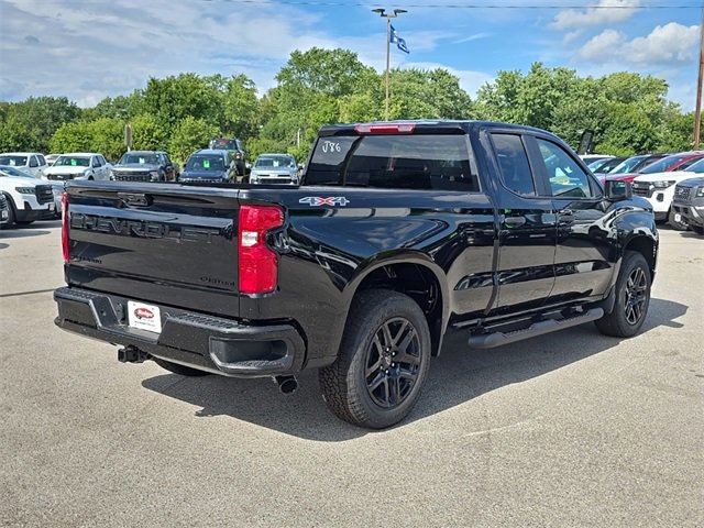 2026 Chevrolet Silverado 1500 Custom photo 2
