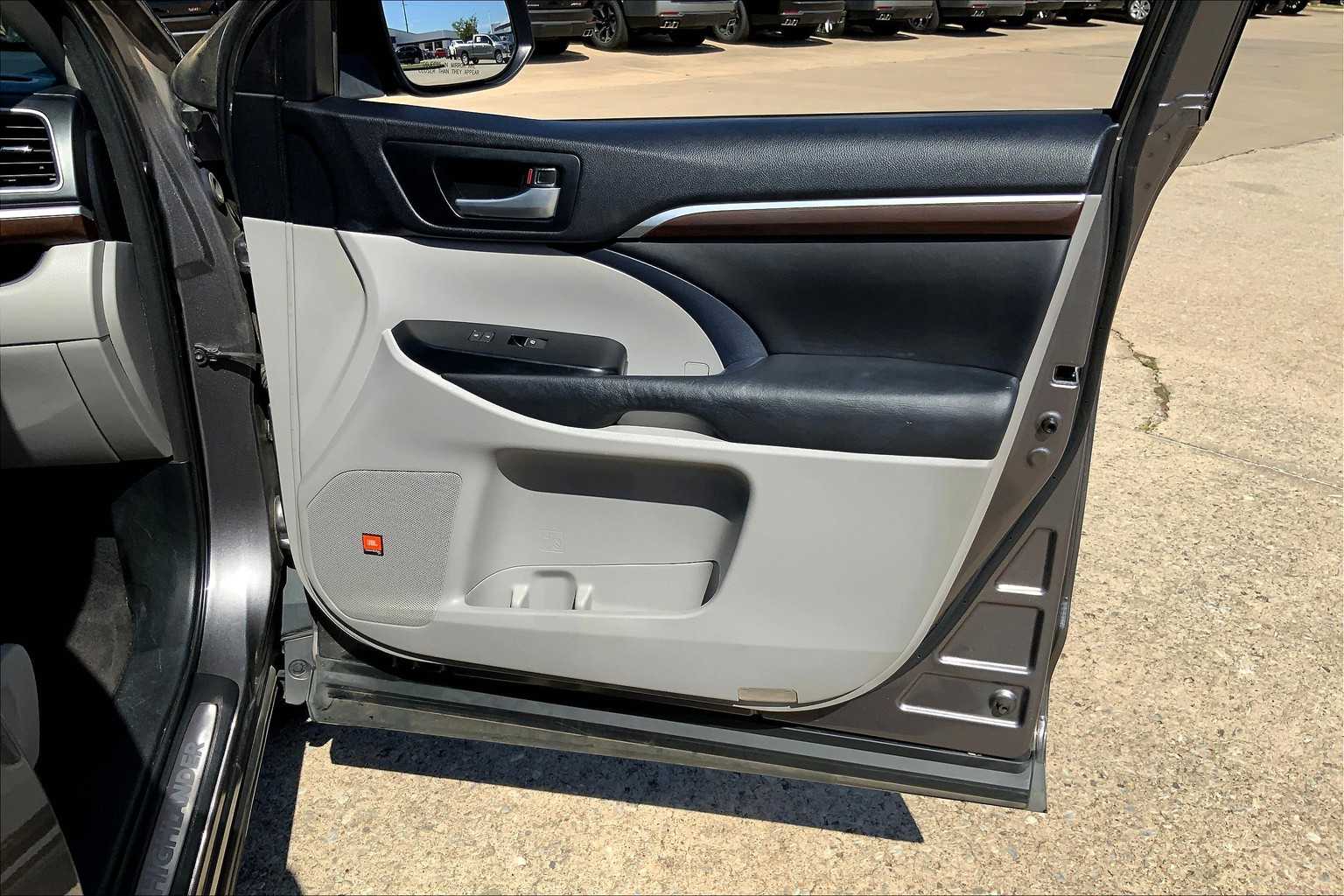 2014 Toyota Highlander Limited photo 19