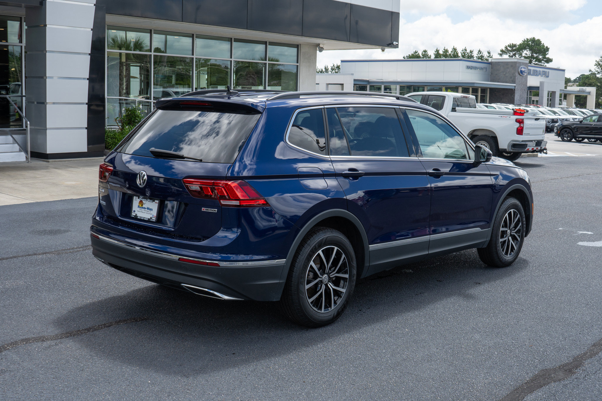 2021 Volkswagen Tiguan SE photo 2