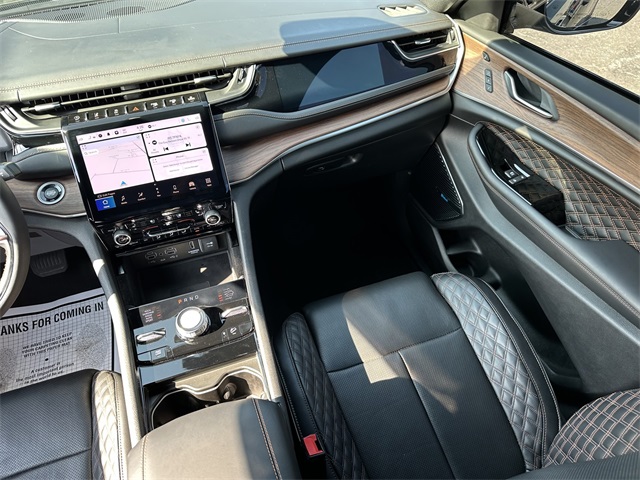 2022 Jeep Grand Cherokee Summit photo 18