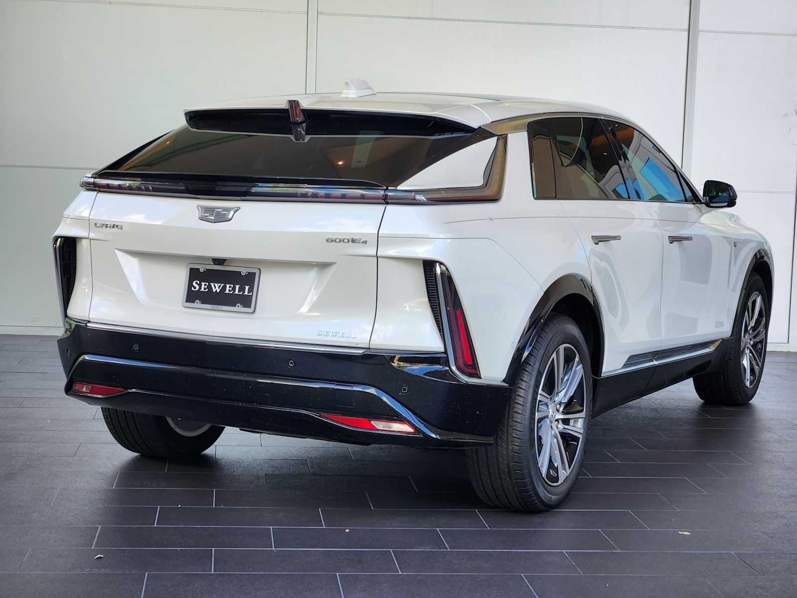 2025 Cadillac Lyriq Luxury photo 3