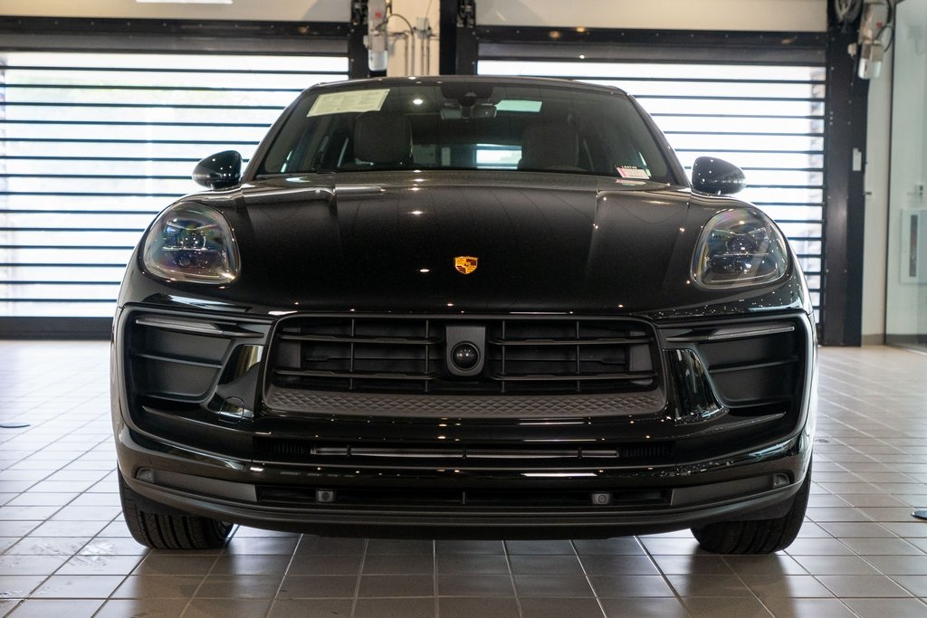 2025 Porsche Macan Base photo 6