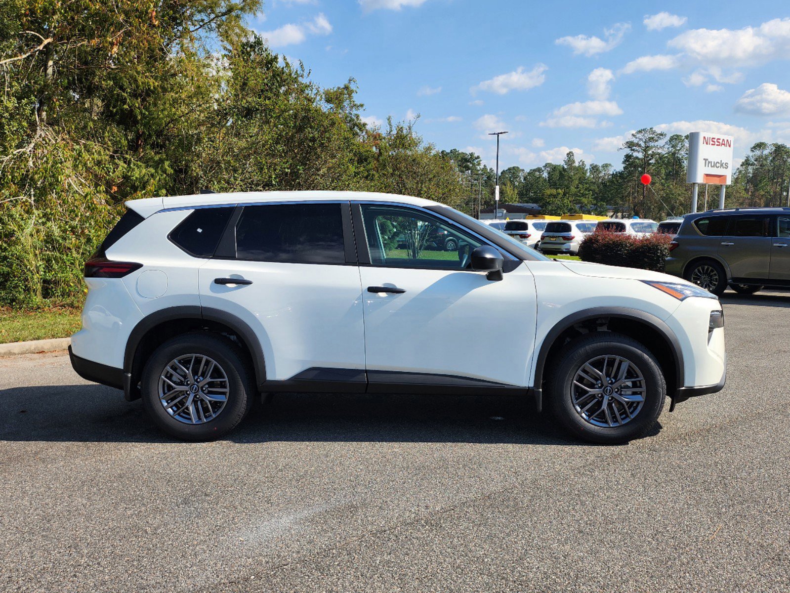 2026 Nissan Rogue S photo 2