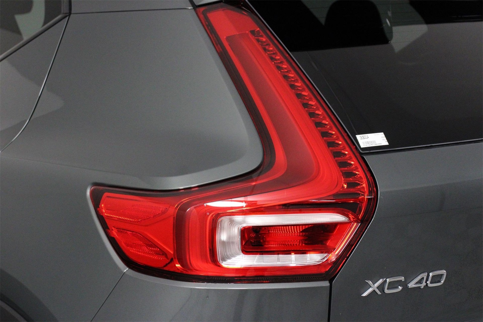 2026 Volvo XC40 photo 10