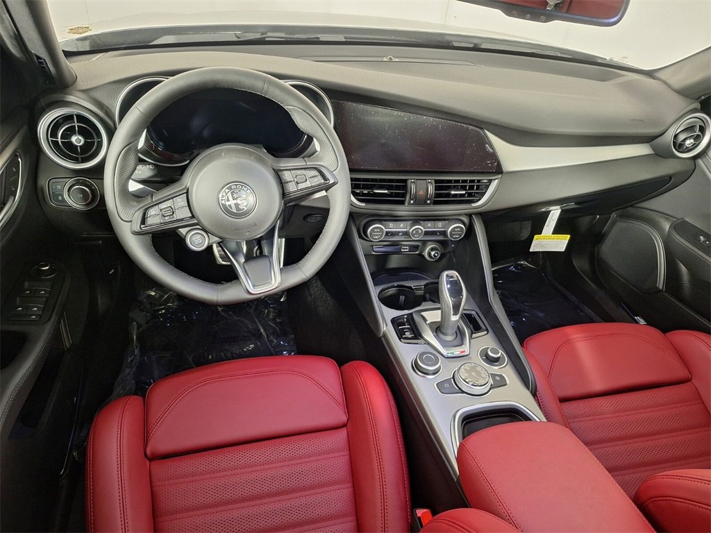 2025 Alfa Romeo Giulia Base photo 16