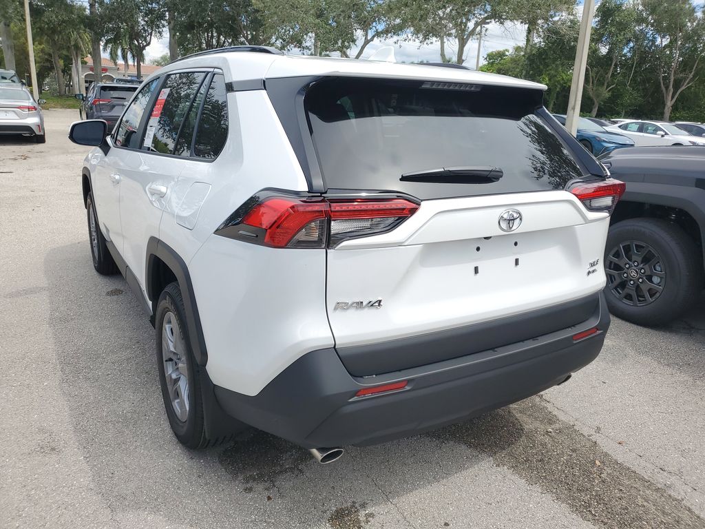 2025 Toyota RAV4 Hybrid XLE photo 6