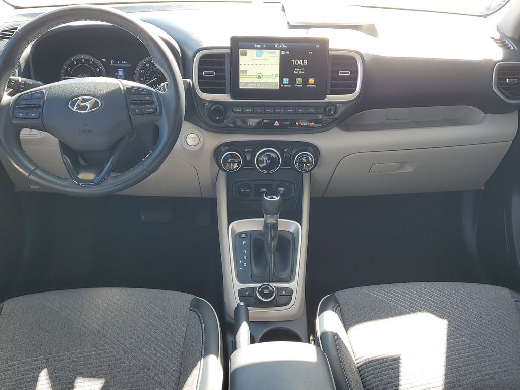 2020 Hyundai Venue SEL Denim photo 2
