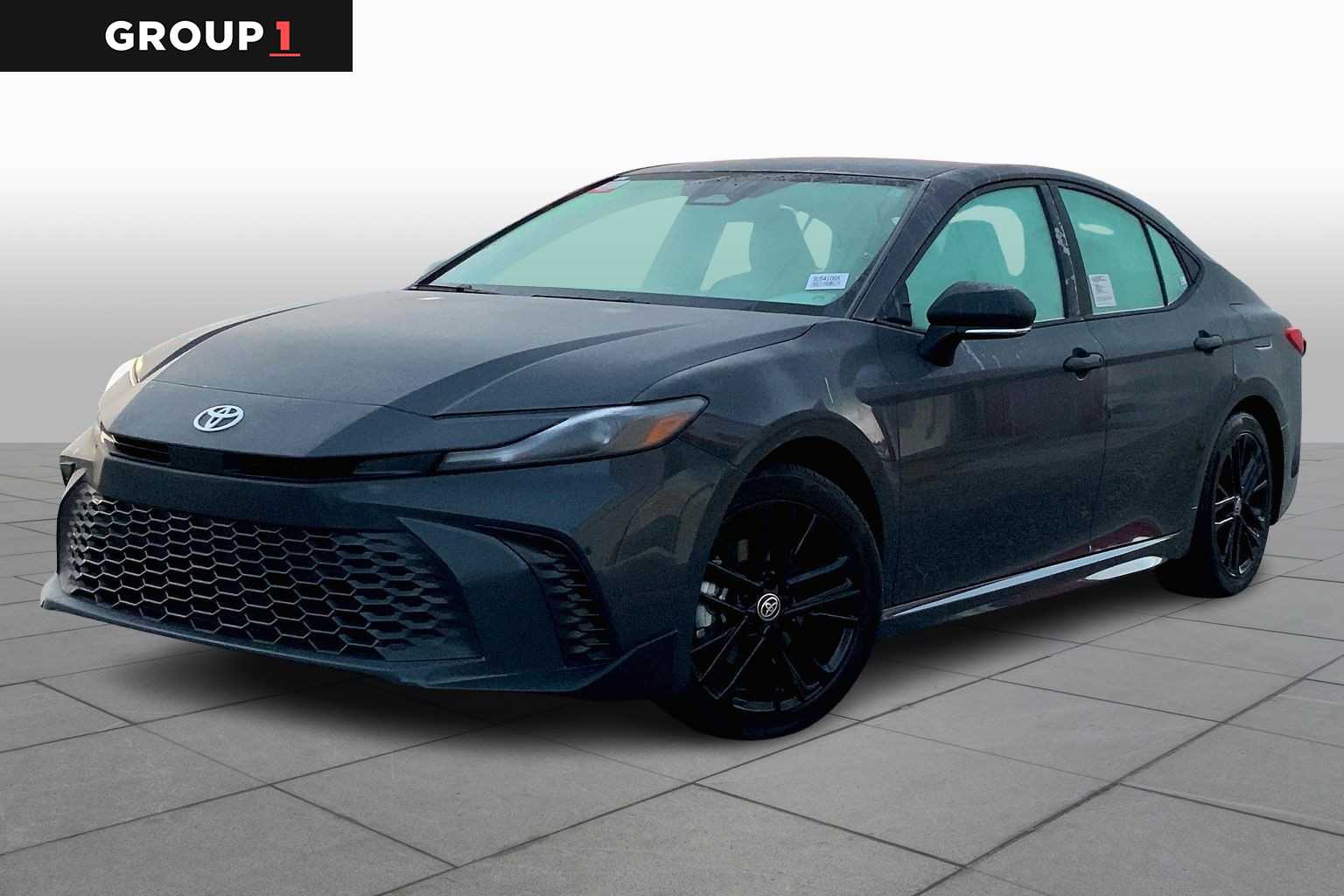 2025 Toyota Camry SE's photo