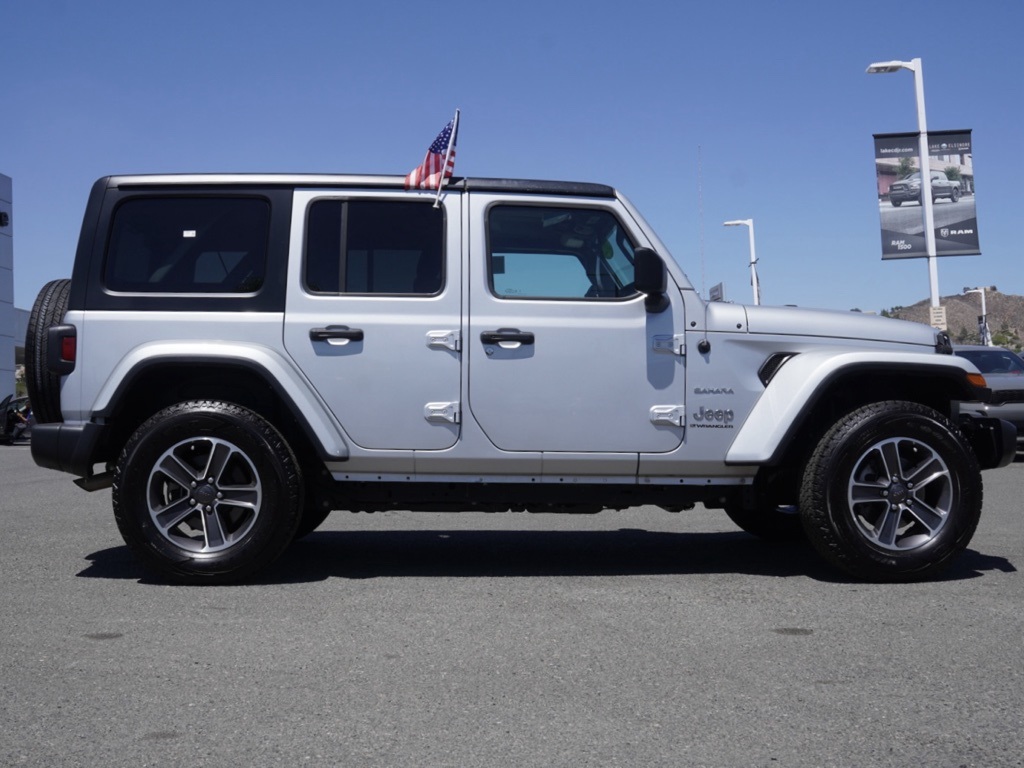2023 Jeep Wrangler Sahara photo 2
