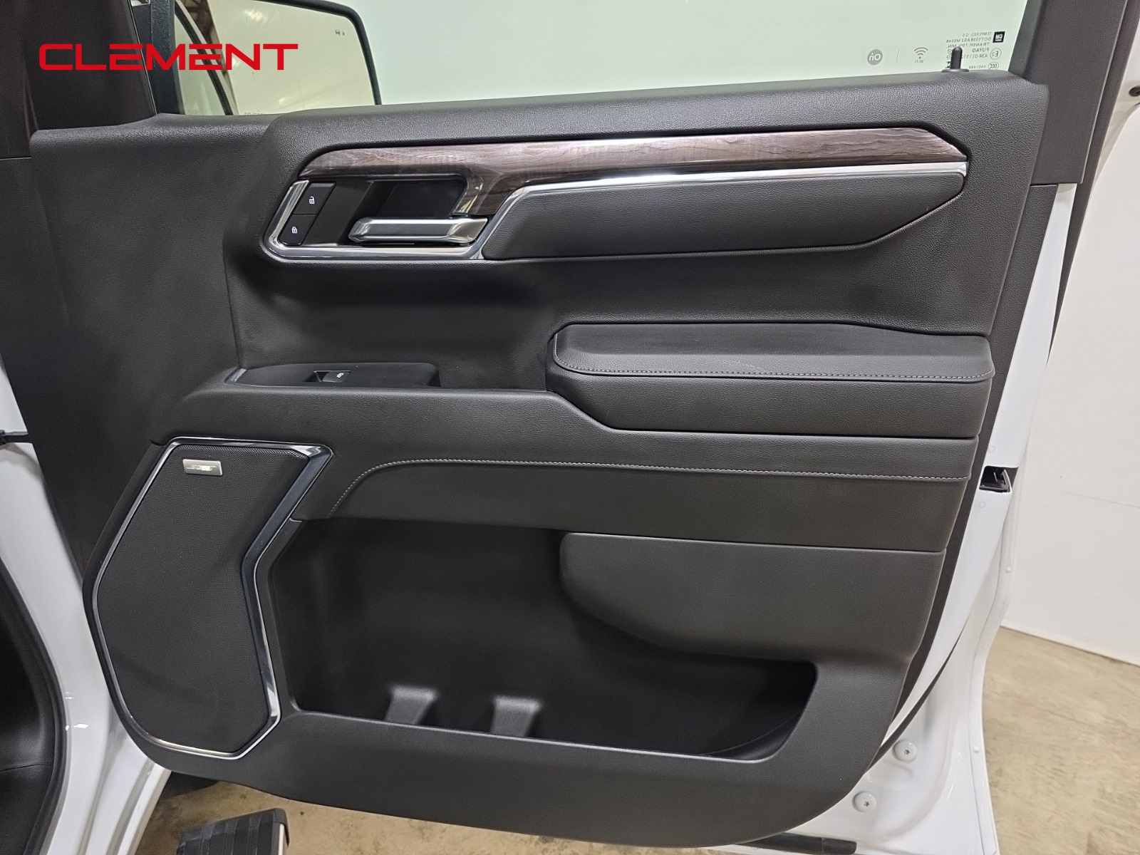 2024 Chevrolet Silverado 1500 LTZ photo 32