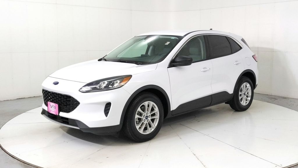 Used 2022 White Ford SE image 1