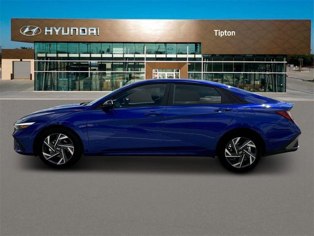 2025 Hyundai Elantra SEL Sport photo 3