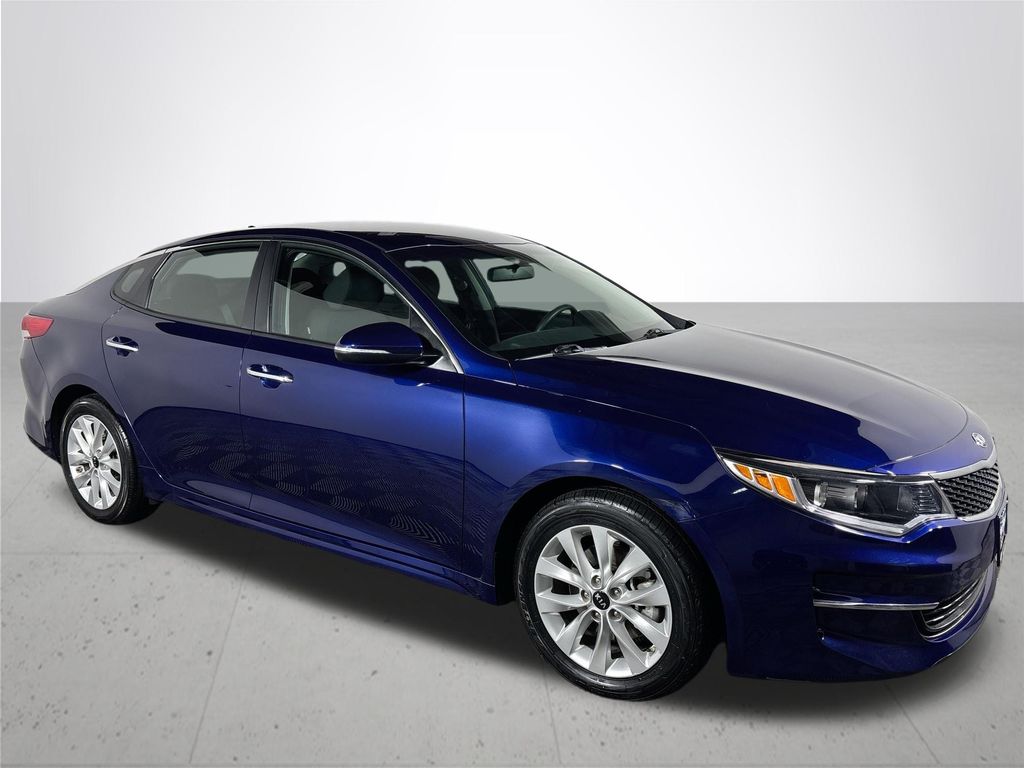 2018 Kia Optima LX photo 3