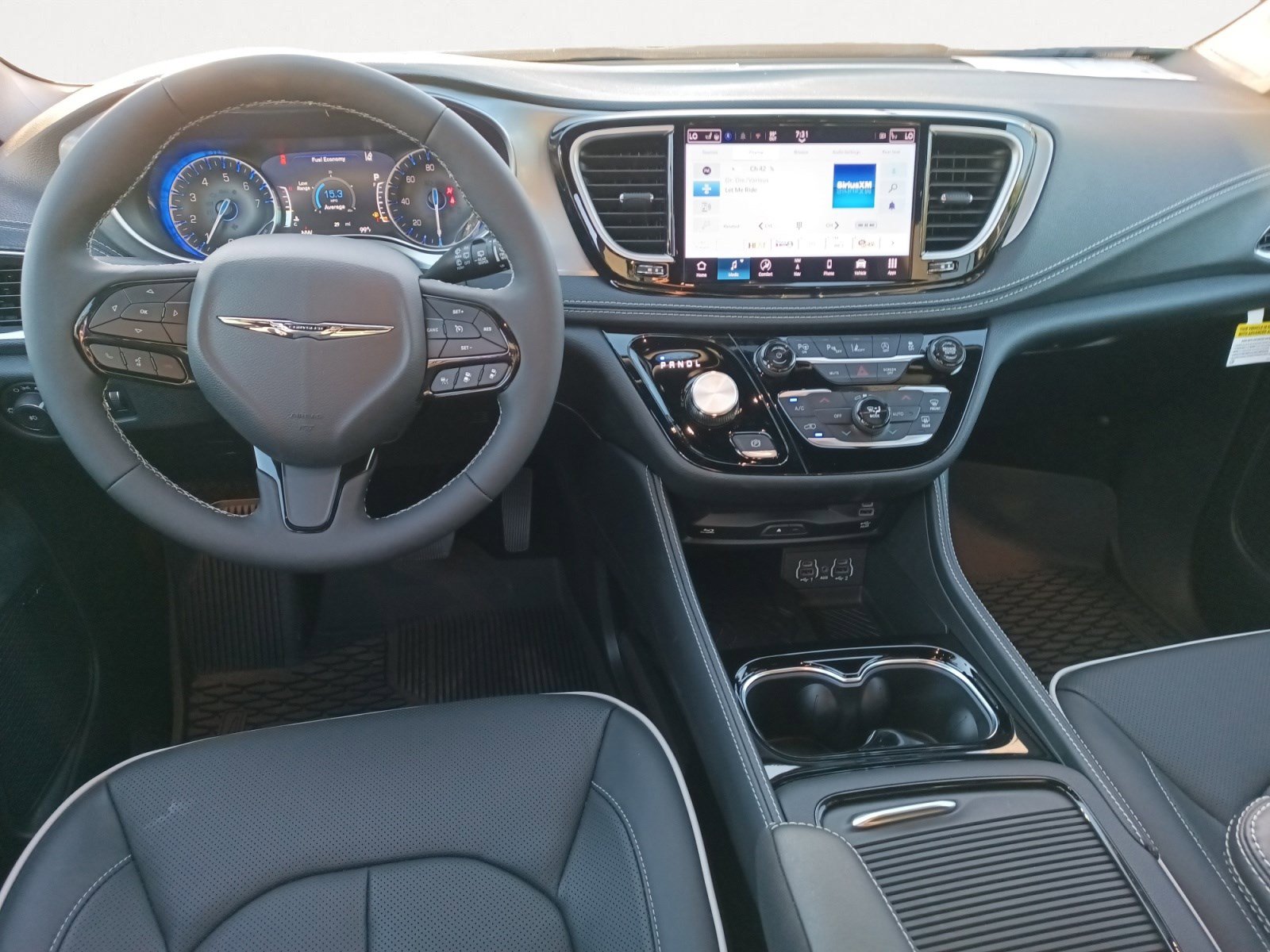 2025 Chrysler Pacifica Limited photo 3