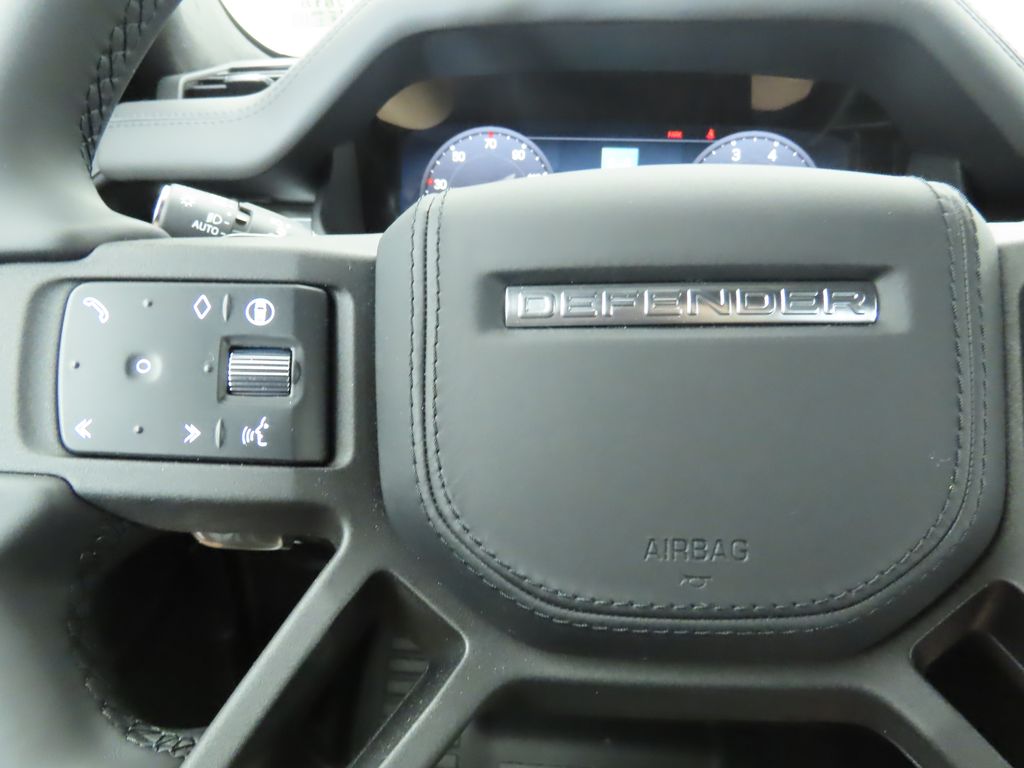 2025 Land Rover Defender 130 V8 photo 11