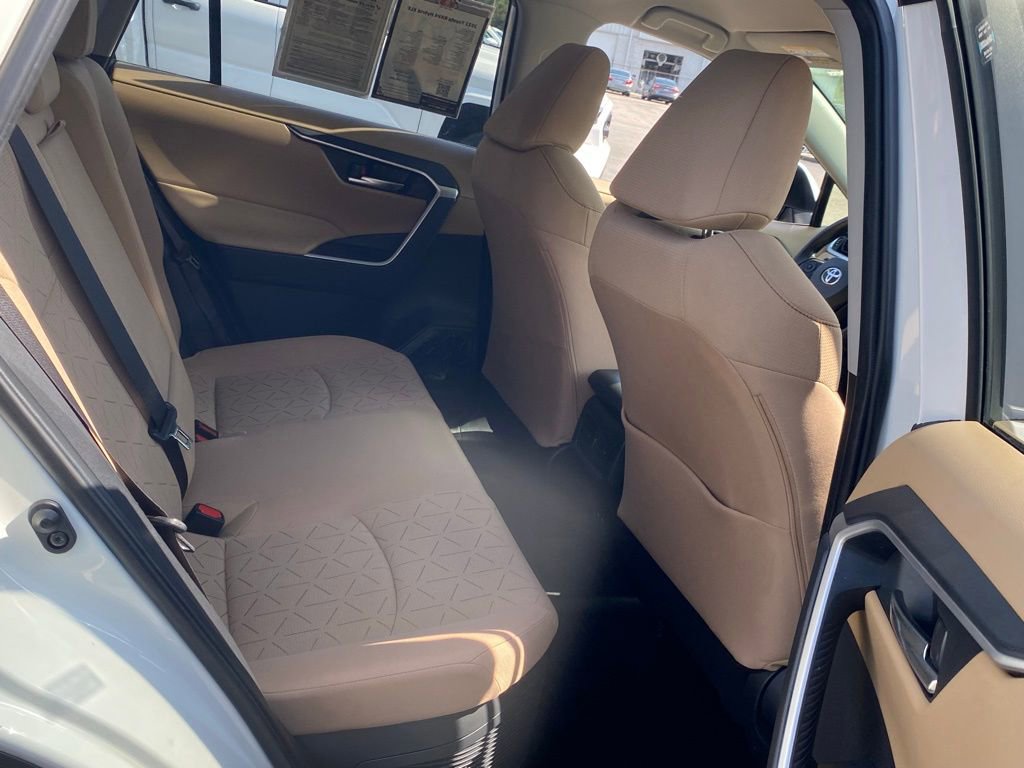 2022 Toyota RAV4 Hybrid XLE photo 11