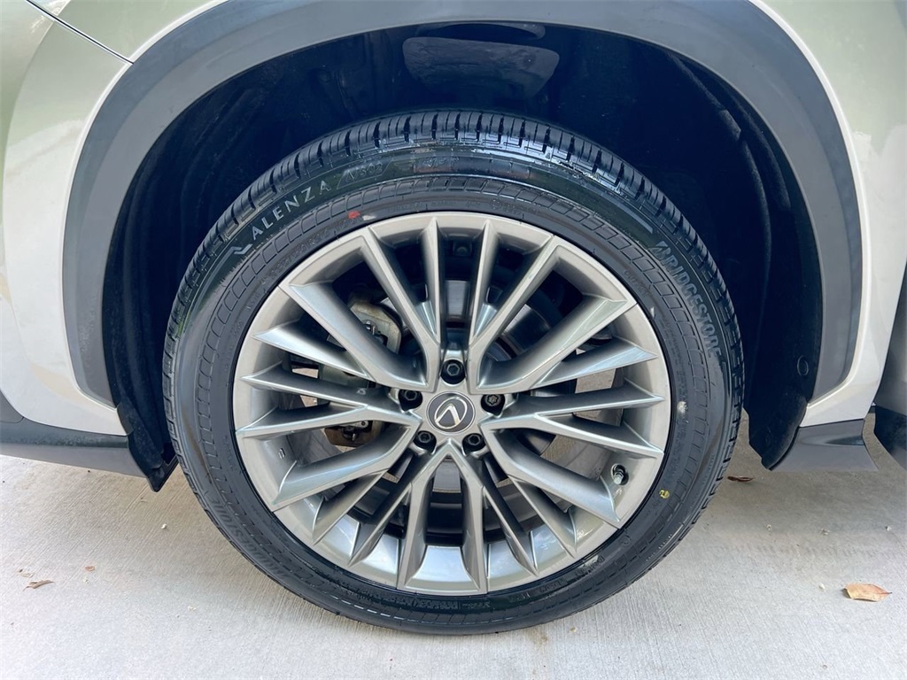 2022 Lexus NX 350h Premium photo 9