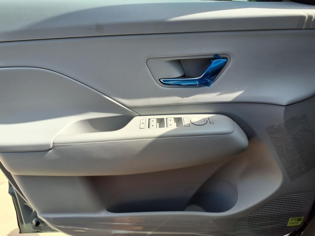 2026 Hyundai Kona SEL photo 23