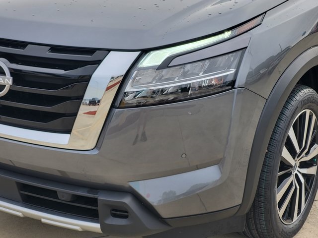2024 Nissan Pathfinder Platinum photo 9