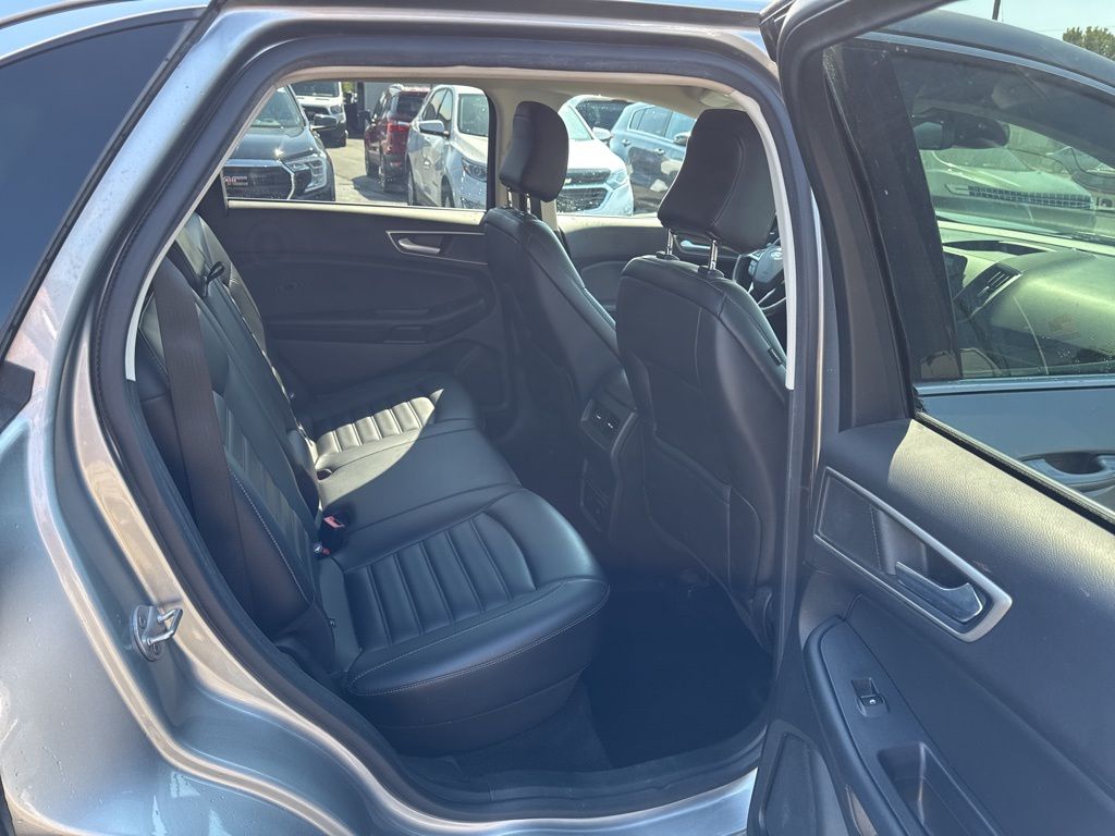 2022 Ford Edge SEL photo 24