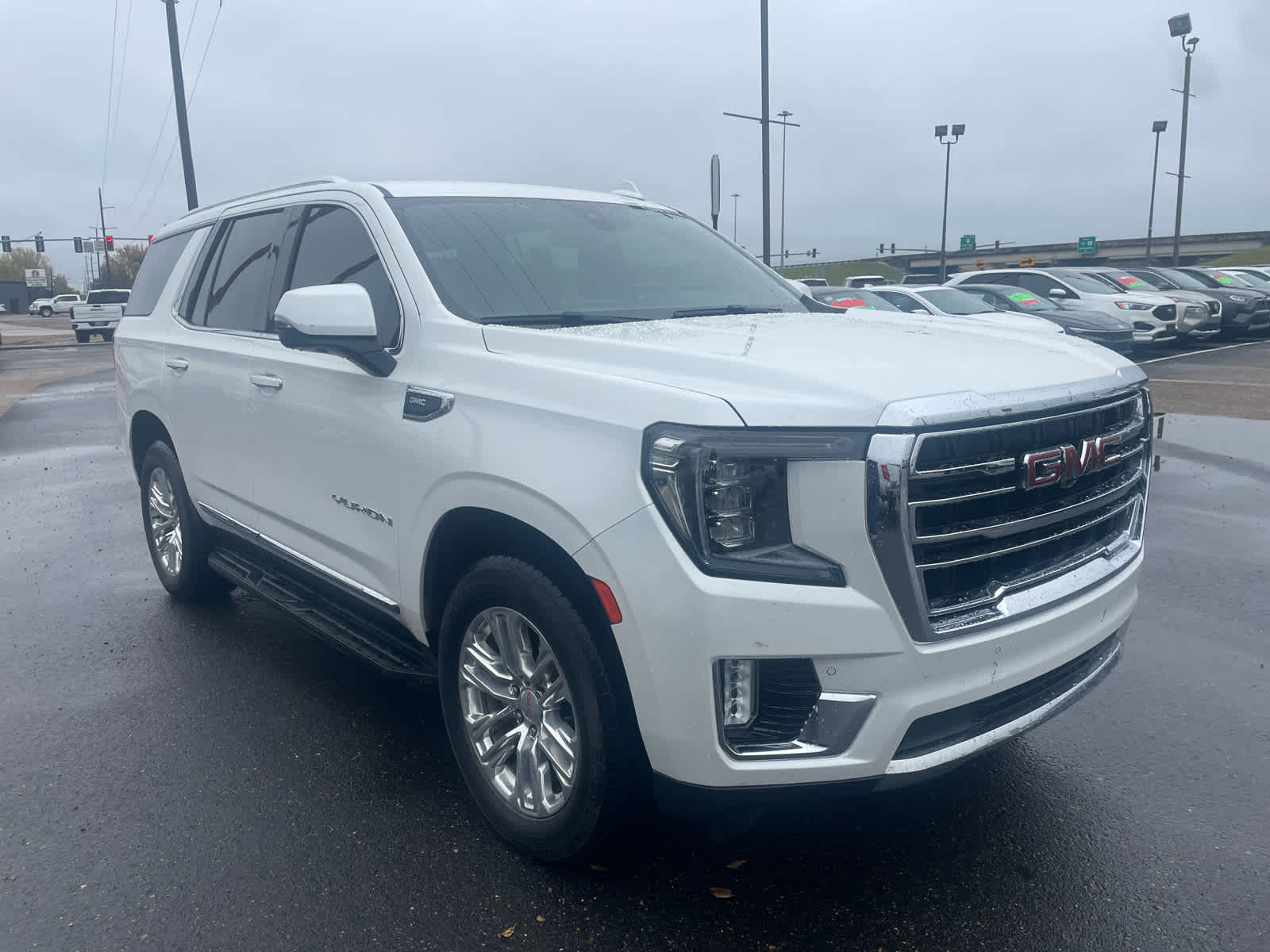 2022 GMC Yukon SLT's photo