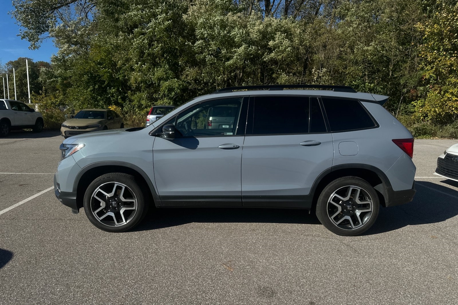 2022 Honda Passport Elite photo 2