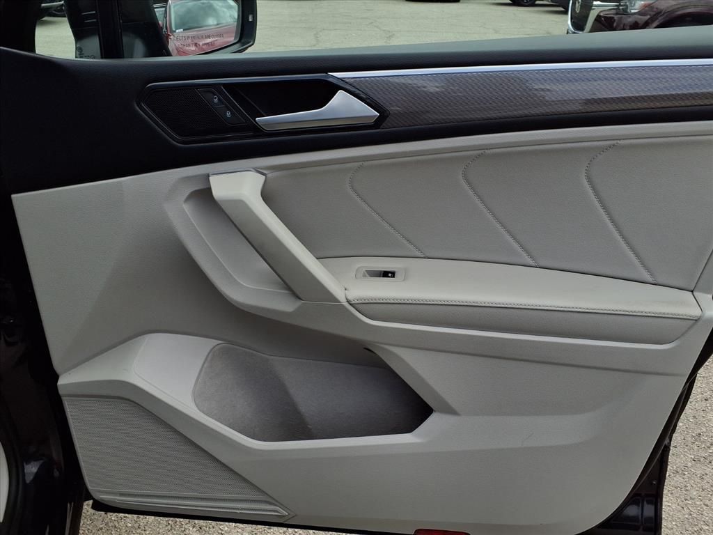 2022 Volkswagen Tiguan SE R-Line Black photo 23