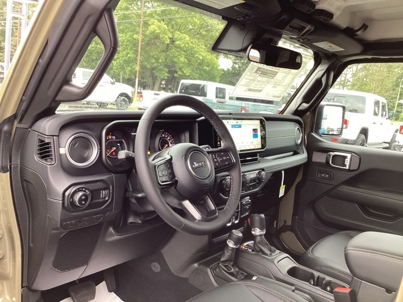 2025 Jeep Gladiator Sport photo 26