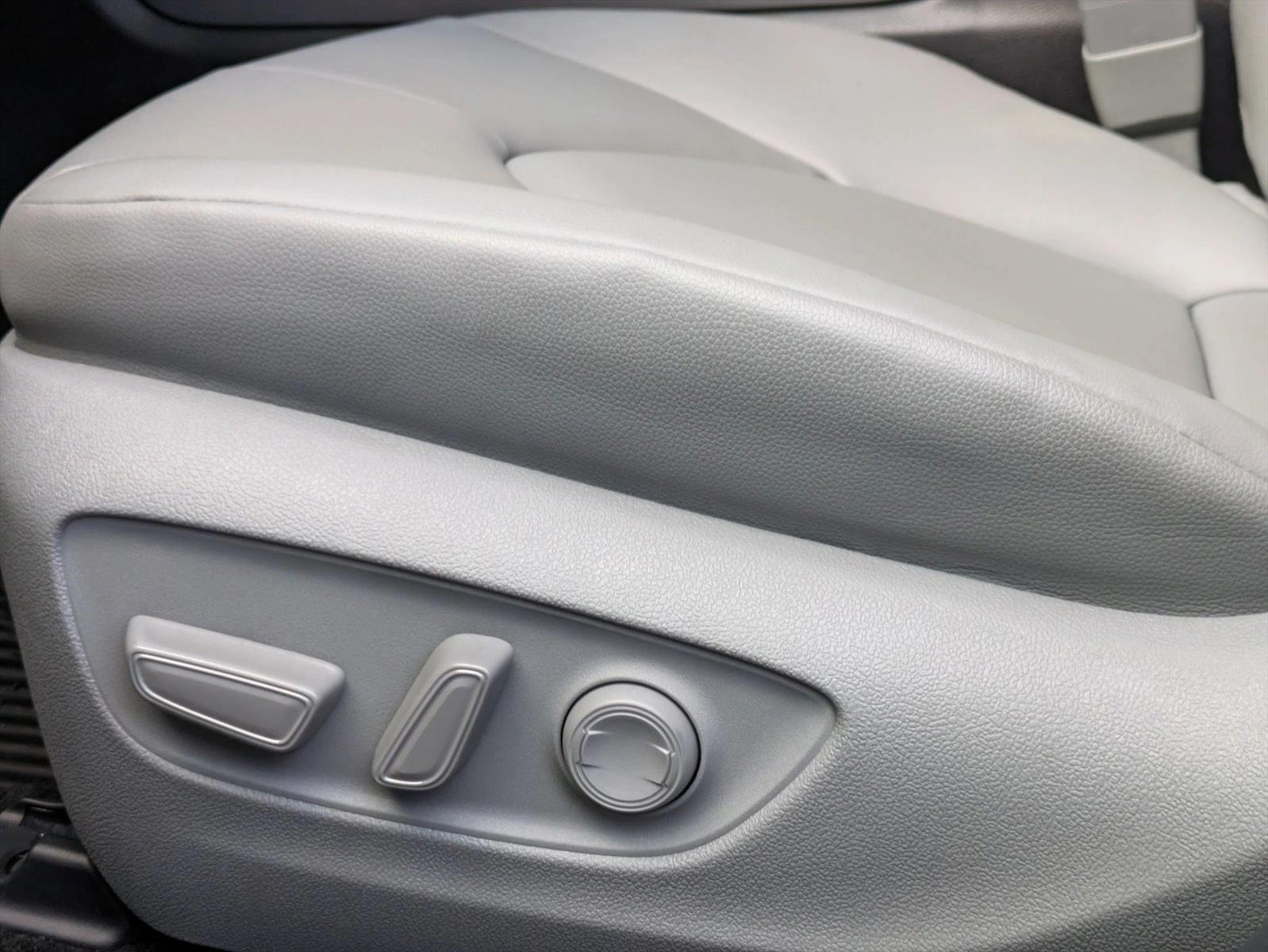 2024 Toyota Highlander Hybrid XLE photo 4