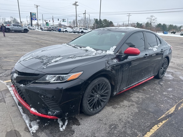 2020 Toyota Camry SE photo 2