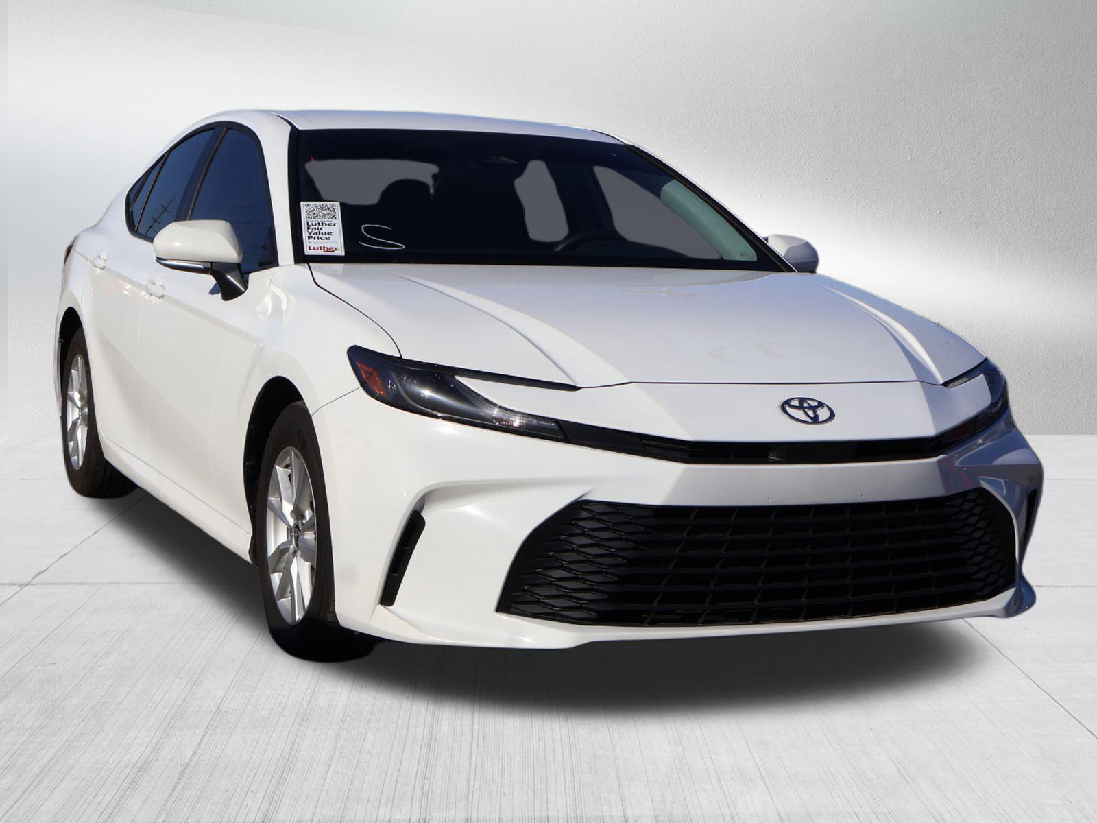 2025 Toyota Camry LE's photo