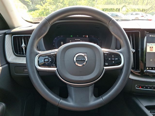 2025 Volvo XC60 B5 Plus photo 21