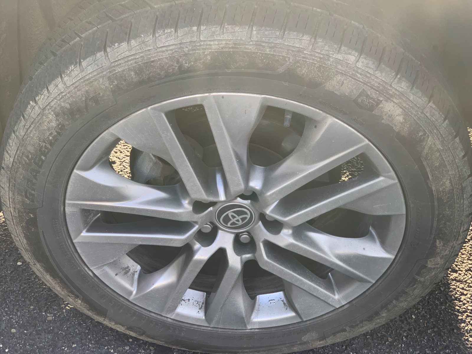 2023 Toyota RAV4 XLE Premium photo 2