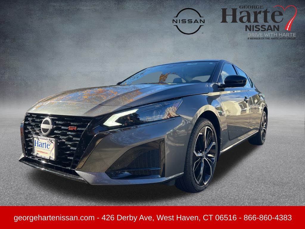 2025 Nissan Altima SR's photo