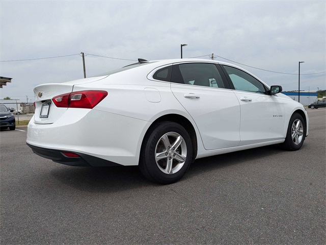 2022 Chevrolet Malibu LS photo 4