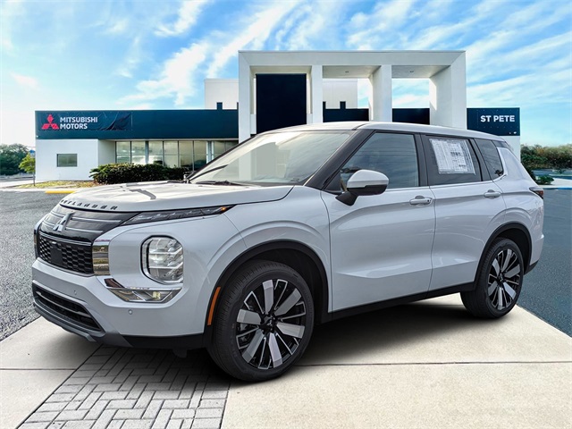 2025 Mitsubishi Outlander SE's photo