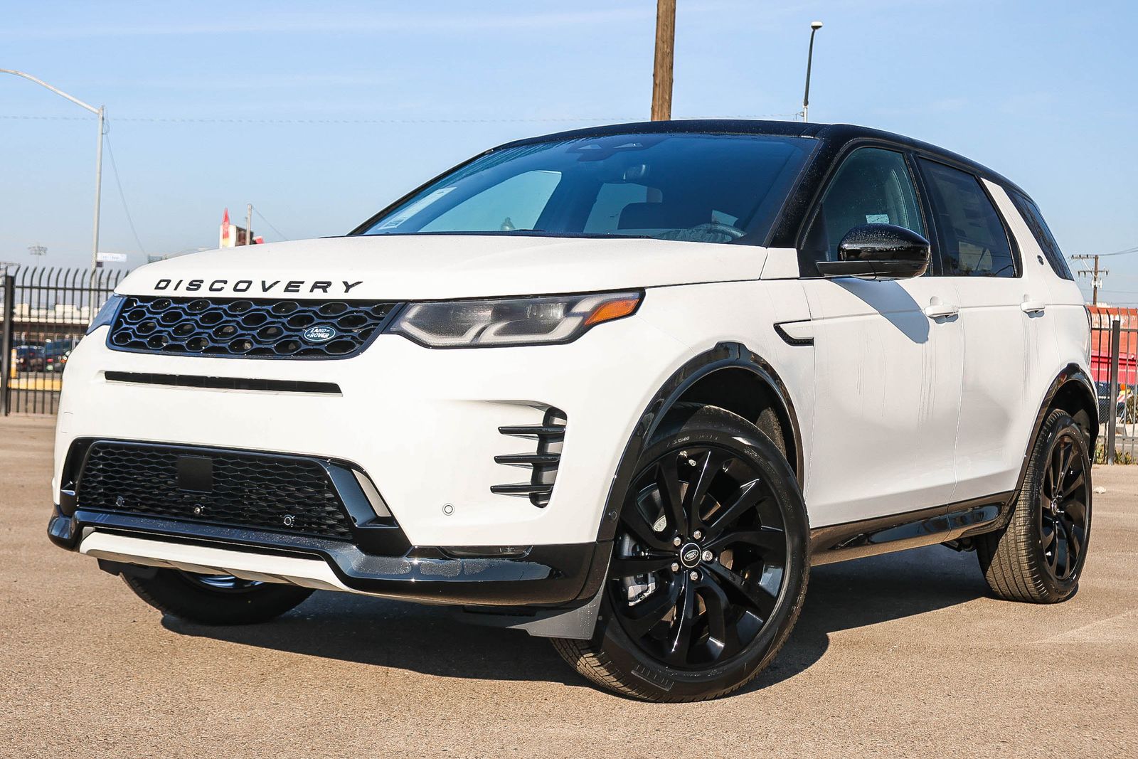 2025 Land Rover Discovery Sport R-Dynamic SE's photo
