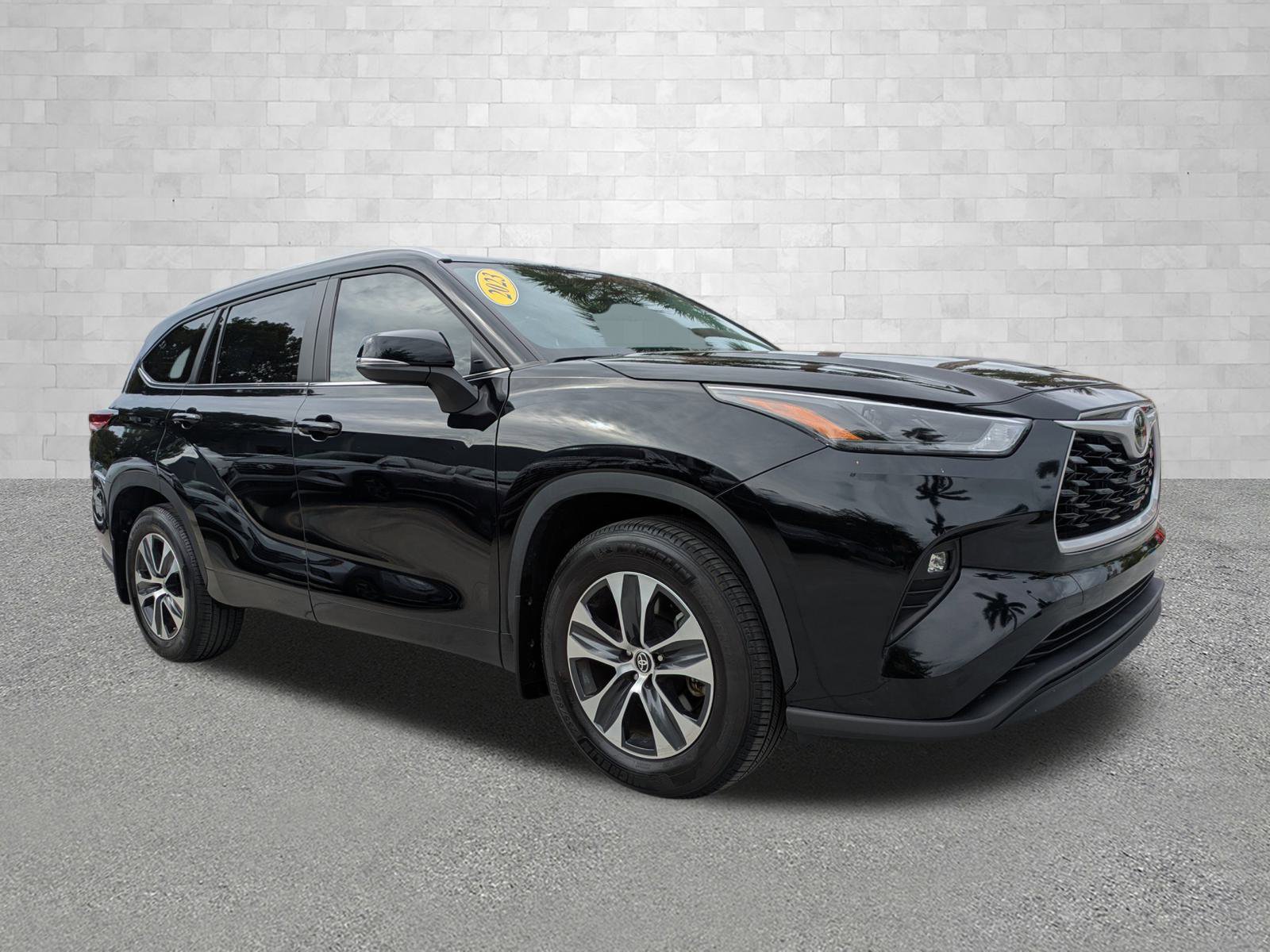 2023 Toyota Highlander XLE's photo