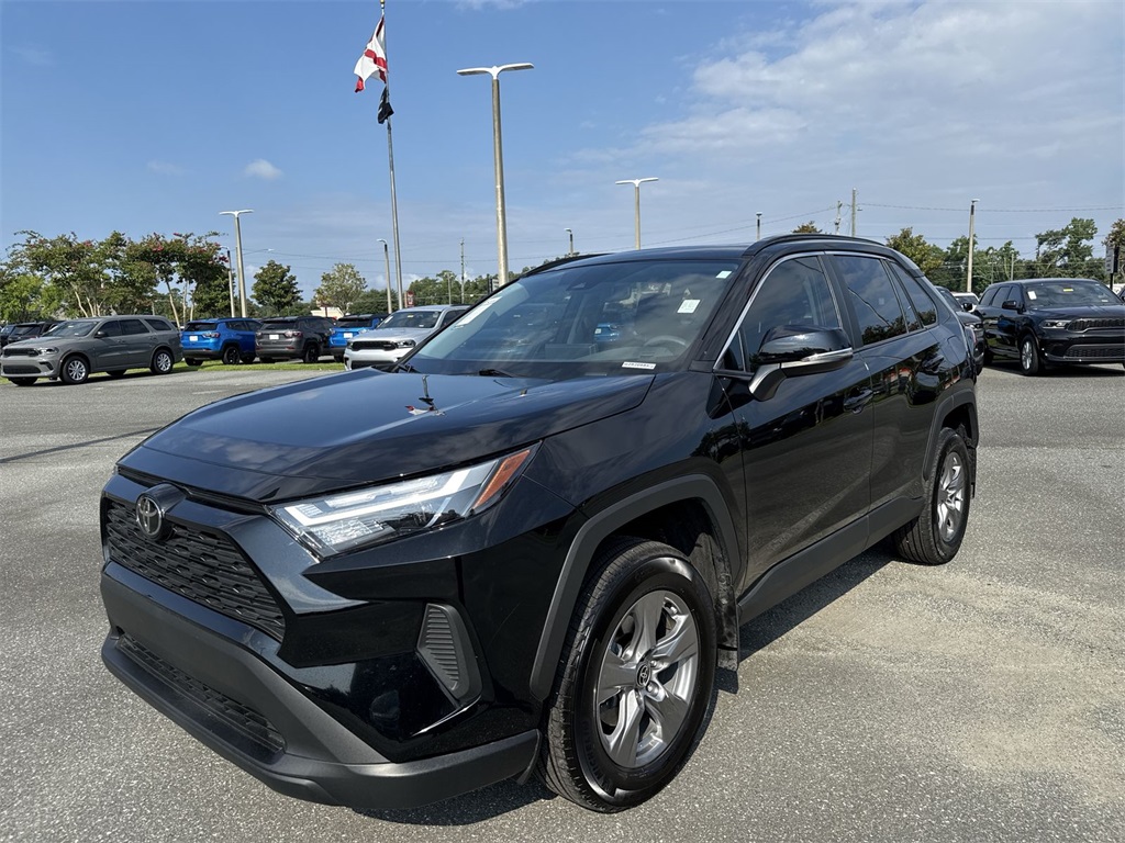 2024 Toyota RAV4 XLE photo 6