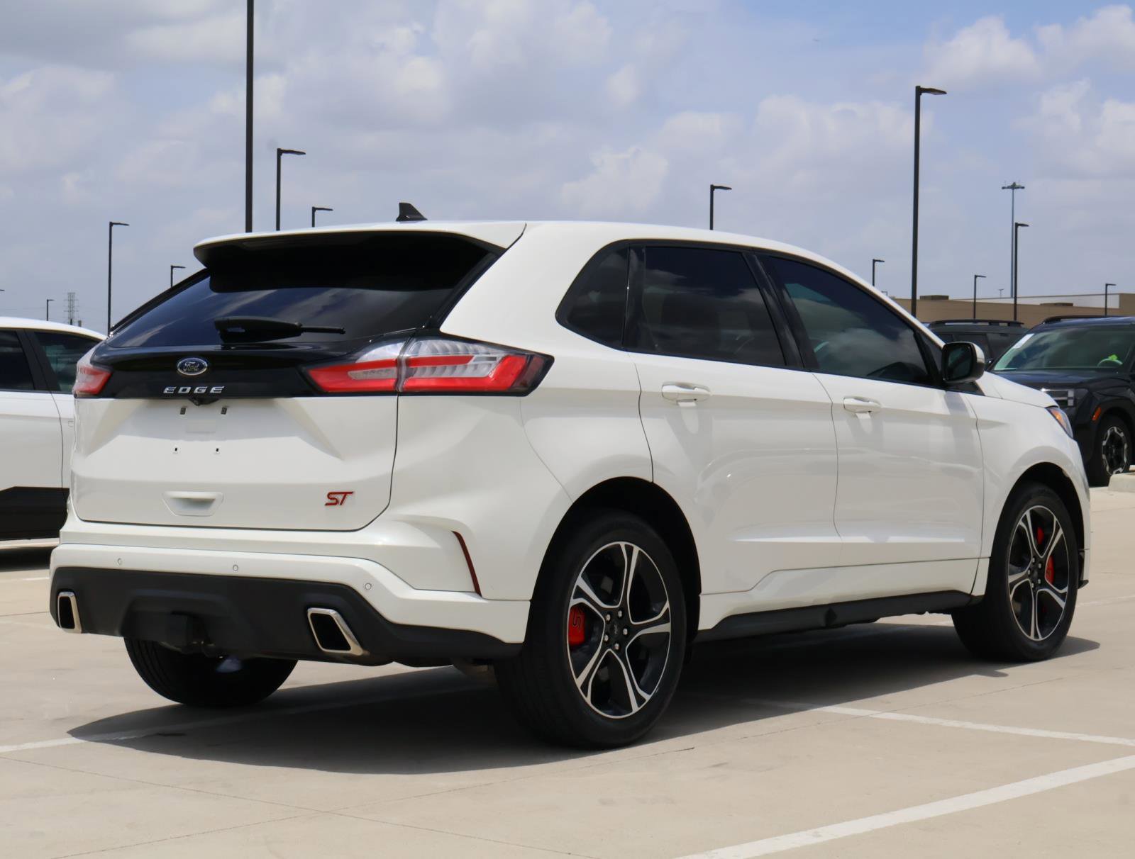 2022 Ford Edge ST photo 3