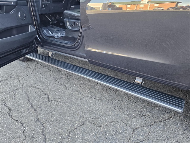 2022 Ford Expedition MAX Platinum photo 6