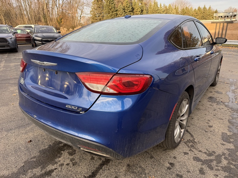 2015 Chrysler 200 S photo 3